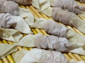 依次包好所有的馄饨！