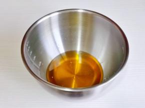 加入玉米油。（花生油也可）