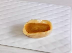 虎口手法包起来，收口捏紧。