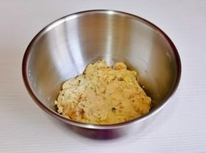 翻拌至无干粉即可。