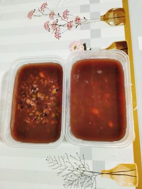 八宝粥和酱香饼绝配哦！给孩子爷爷送一点去！