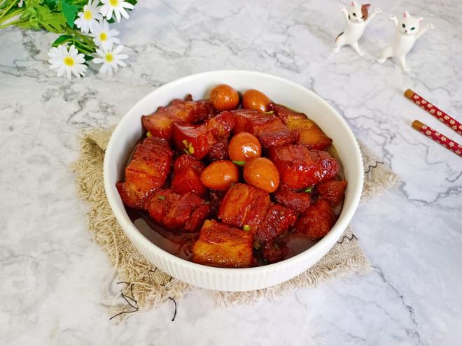 红烧肉焖鹌鹑蛋