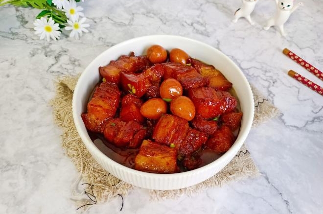 红烧肉焖鹌鹑蛋