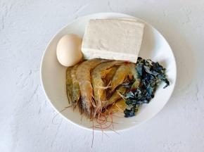 准备需要的食材。