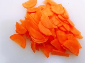 胡萝卜去皮切片