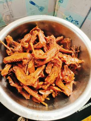 卤好的鸭翅中！