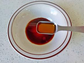 加芝麻油一勺。