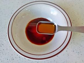 加芝麻油一勺。