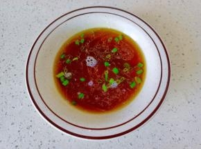 加一点煮面的热汤。