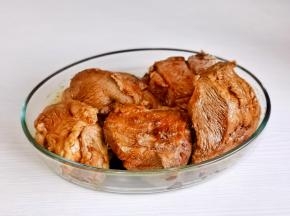 抓拌均匀腌制2小时以上。