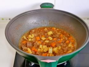 按个人口味加入盐大火煮2分钟关火，留点汤汁更好吃。