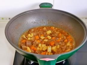 按个人口味加入盐大火煮2分钟关火，留点汤汁更好吃。