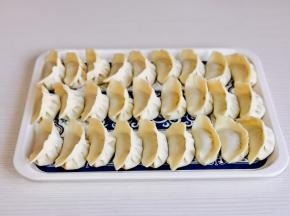 按自己的习惯包饺子即可。