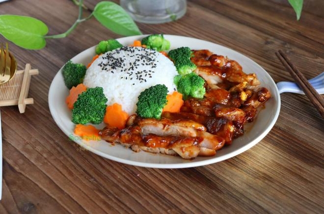 酱汁鸡腿饭