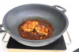 煮沸之后，转中小火煮2至3分钟，香味扑面而来，色香味俱全。