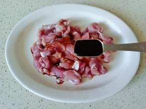 加上蚝油一勺。