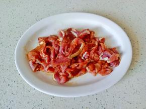 抓拌均匀，腌制五分钟。