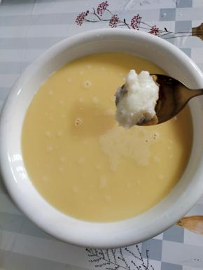 放入一勺猪油，蒸出来的蛋羹口感更好！更香！