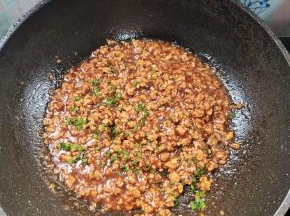 关火，撒上适量的葱花！