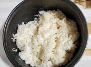 吃剩的剩米饭，用它来做甜酒酿真是太方便了！以后再也不担心米饭做多了会有剩下的！