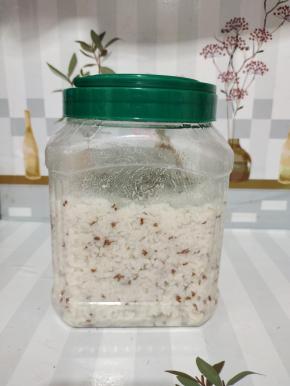 保鲜膜封口，盖上盖子，密封发酵三天即可！（夏天气温高发酵三天，冬天天气寒冷需要发酵七天左右！）