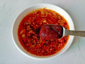 加辣椒酱一勺。