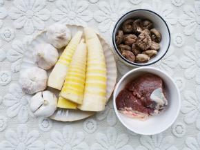 准备好所有食材。