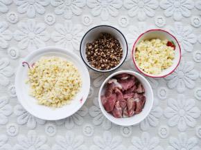 香菇、竹笋、大蒜剁成末，