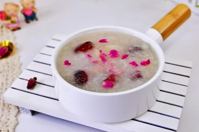 玫瑰雪梨燕耳羹