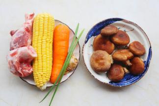 准备好所有食材。