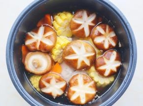 加入没过食材的水。