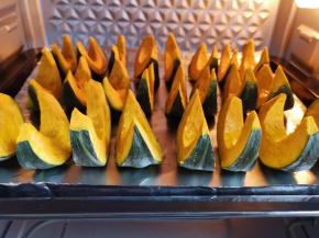 送入预热好的烤箱。