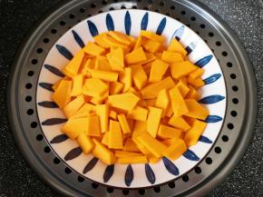 上锅蒸15分钟。 