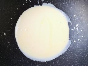 开最小火，不停的搅拌至细砂糖融化关火。 