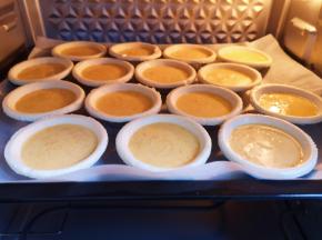 送入预热好的烤箱。 