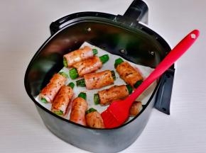 刷上黑胡椒酱。