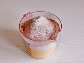 三种粉混合筛入即可。