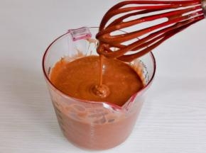 手动打蛋器打至均匀，提起打蛋器顺滑无颗粒即可。