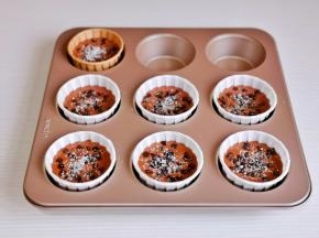 最后撒上椰蓉。