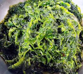 处理好的下锅烂沥干水份备用建议下锅烂不要清洗很多遍会影响它的鲜度