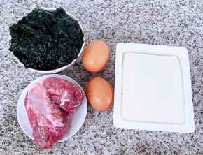 准备原材料下锅烂、鲜猪肉、鸡蛋、豆腐备用