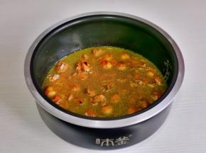 加入两杯米量的水。