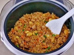 撒上葱花拌均匀。