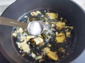 加入适量食盐，