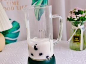 加入浓稠酸奶。