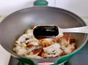 加入蚝油。