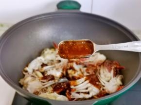 加入黑胡椒酱。