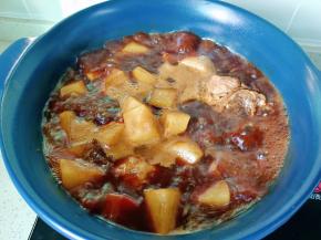 开大火煮开转中火焖一小时左右。