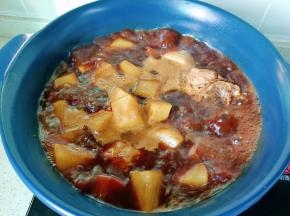 开大火煮开转中火焖一小时左右。