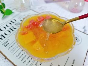 最后倒上燕窝即可。